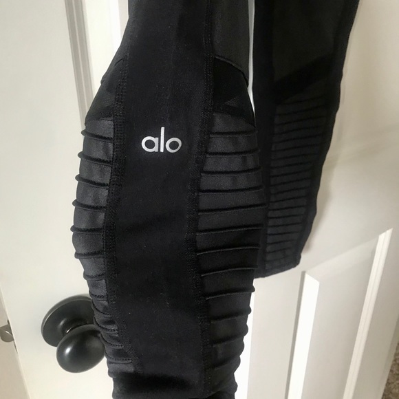 ALO HIGH WAISTED MOTO LEGGING - Picture 5 of 5